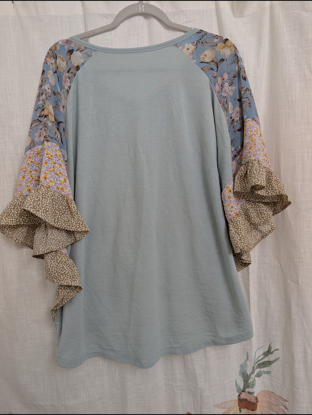 Gigio Light Blue Floral Colorblock Flutter Sleeve Twist Front Top Size M - Picture 3 of 4